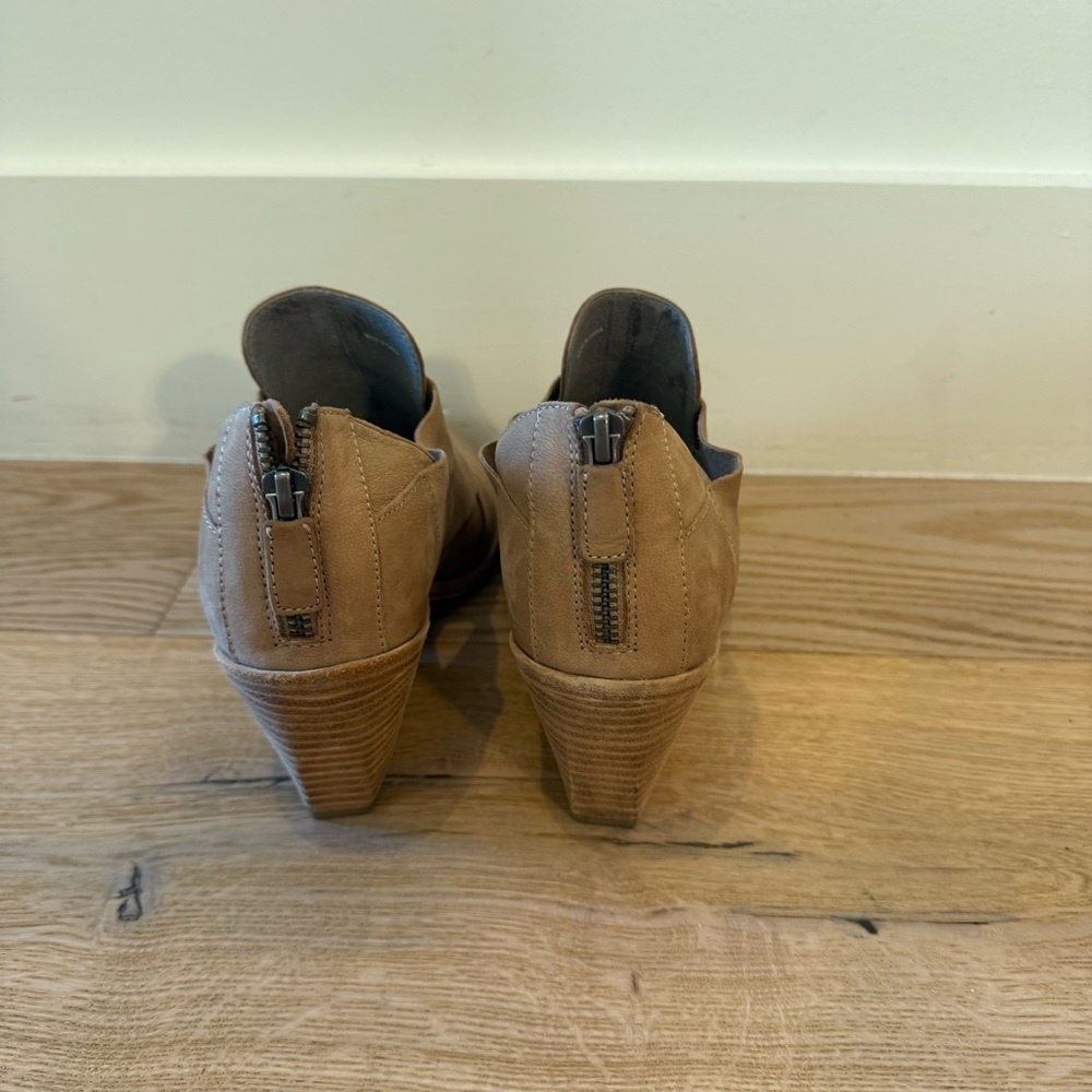 Eileen Fisher Jenkin's Zip Nubuck Beige Suede Boots 8.5 Minimalist Contemporary - Picture 4 of 9
